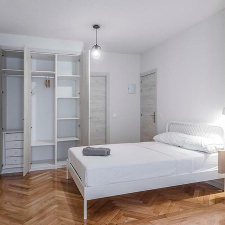 Chalet Alameda De Osuna Madrid Exterior photo