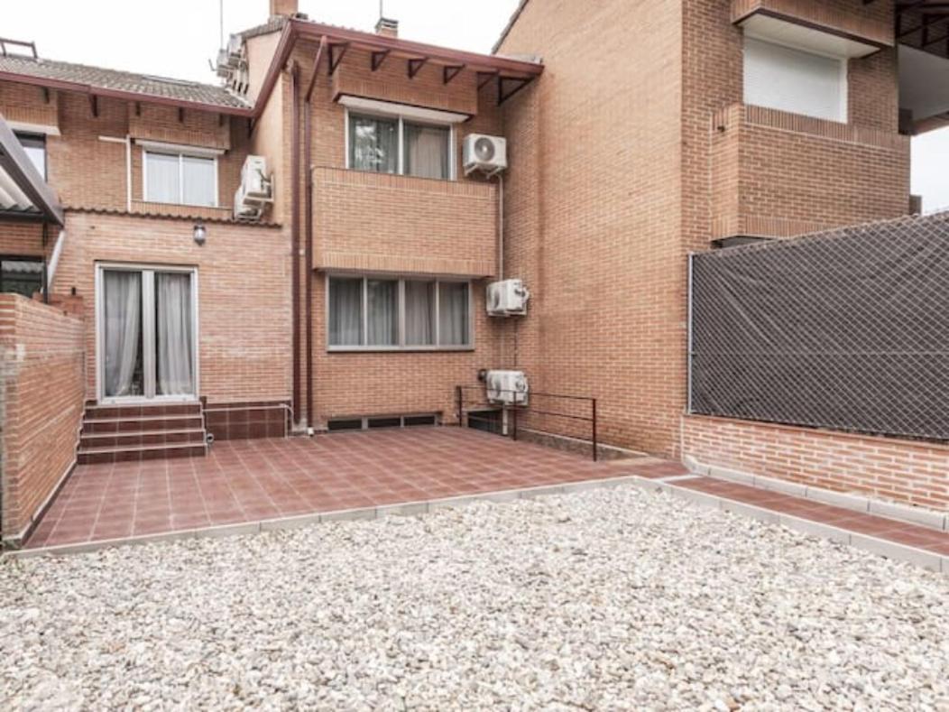 Chalet Alameda De Osuna Madrid Exterior photo