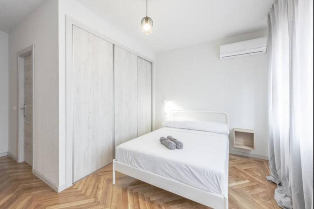 Chalet Alameda De Osuna Madrid Exterior photo