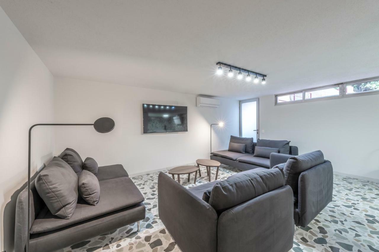 Chalet Alameda De Osuna Madrid Exterior photo